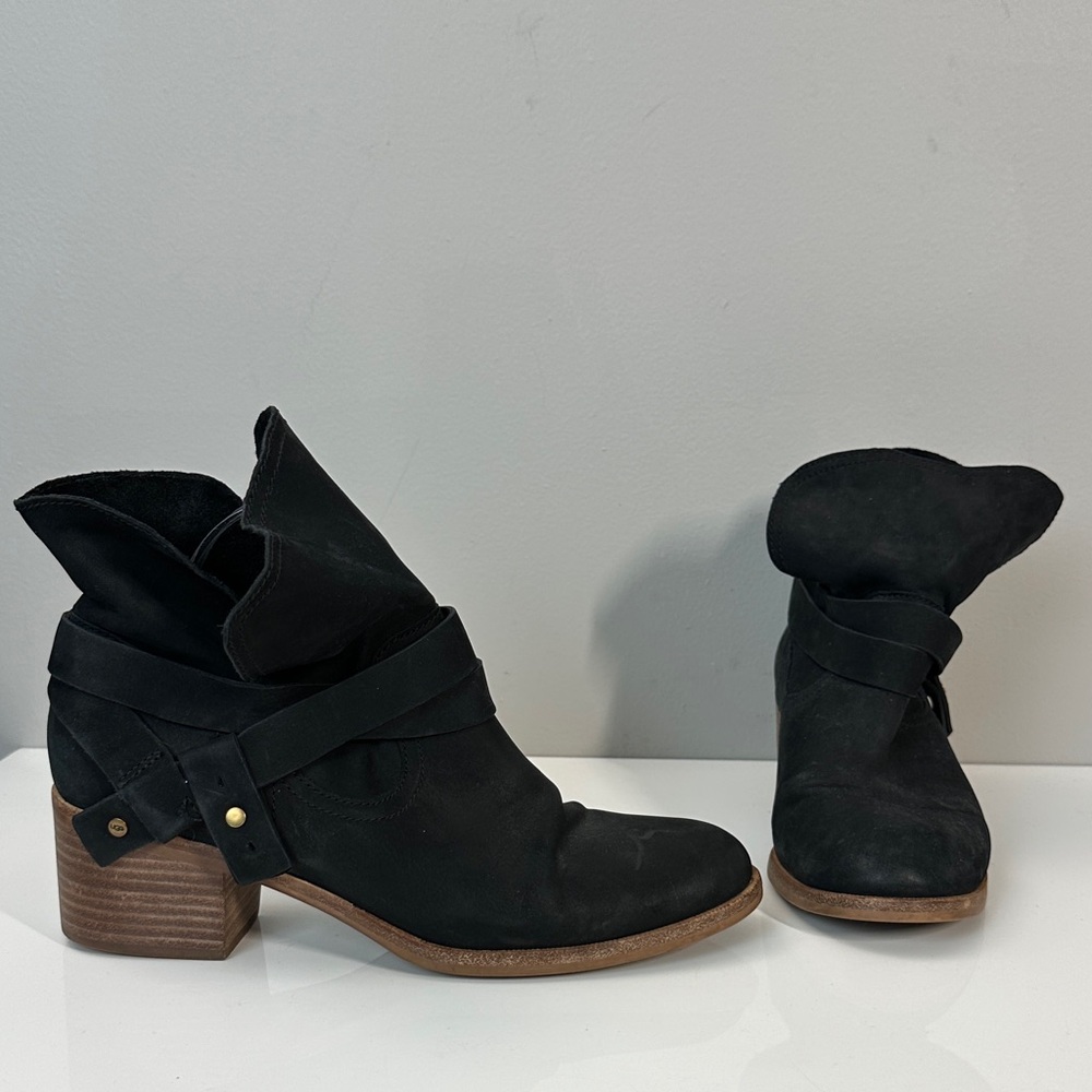 Ugg Elora Black Leather‎ Ankle Boots Size 10
